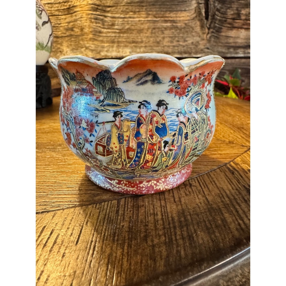 Vintage Satsuma Moriage Porcelain Bowl Scalloped Gold Gilt Geisha Pot Japanese
